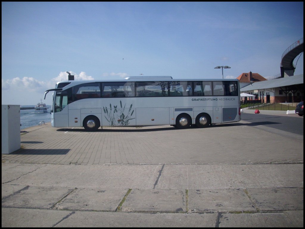 Mercedes Tourismo  von Mendorf Reisen aus Deutschland im Stadthafen Sassnitz.