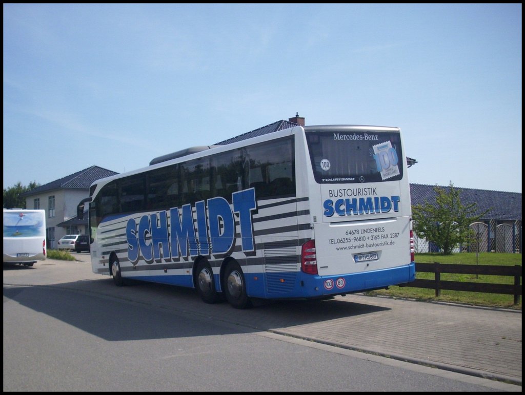 Mercedes Tourismo von Schmidt aus Deutschland im Sassnitzer Gewerbegebiet. 