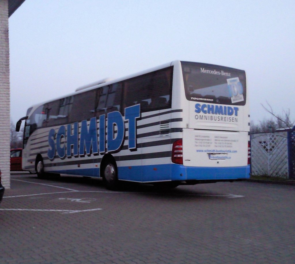 Mercedes Tourismo von SCMIDT in Sassnitz im Gewerbegebiet.