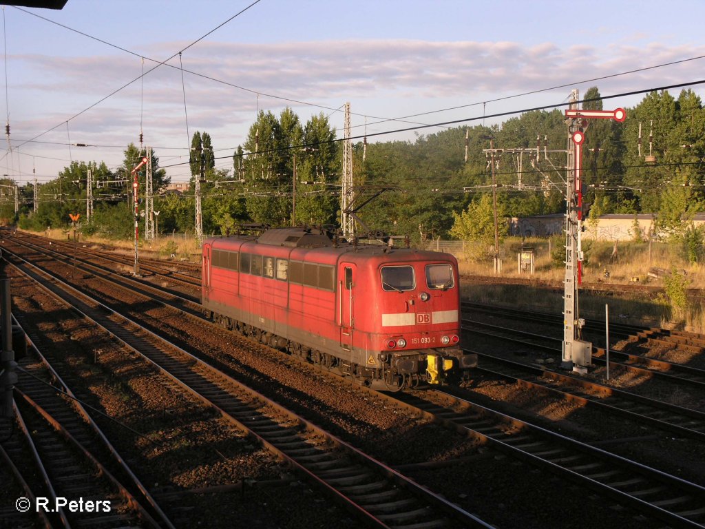 Nachschuss von 151 093-2 wie sie 6:48 solo durch Eisenh�ttenstadt f�hrt. 08.07.08