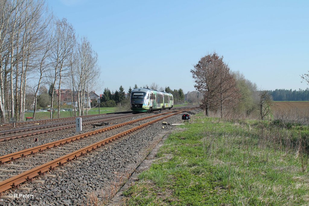 Nachschuss 2 von VT04 als VBG81110 Schwandorf - Marktredwitz bei Sch�nfeld. 25.04.13