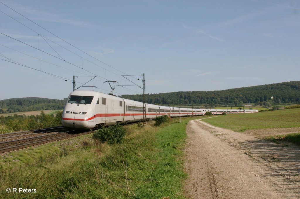 Nachschuss von 402 021-0  L�bbenau/Spreewald  + 402 019-4  Hagen  als ICE 537 /587 Bremen/Hamburg - M�nchen HBF bei Wettelsheim. 16.09.11