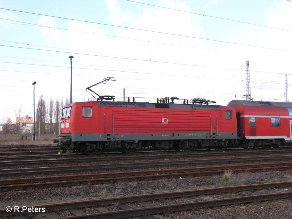 Nahaufnahme von 112 110-2 in Eisenh�ttenstadt. 18.03.08