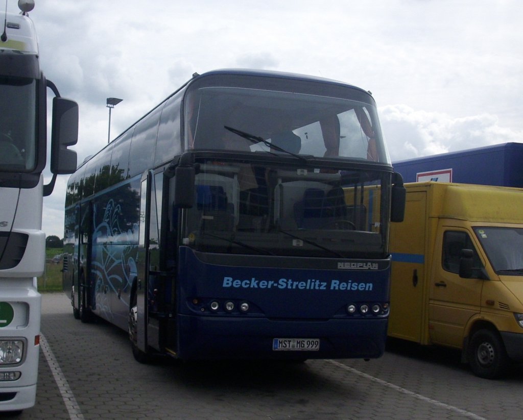 Neoplan Cityliner von Becker-Strelitz Reisen/Deutschland in Tilzow.