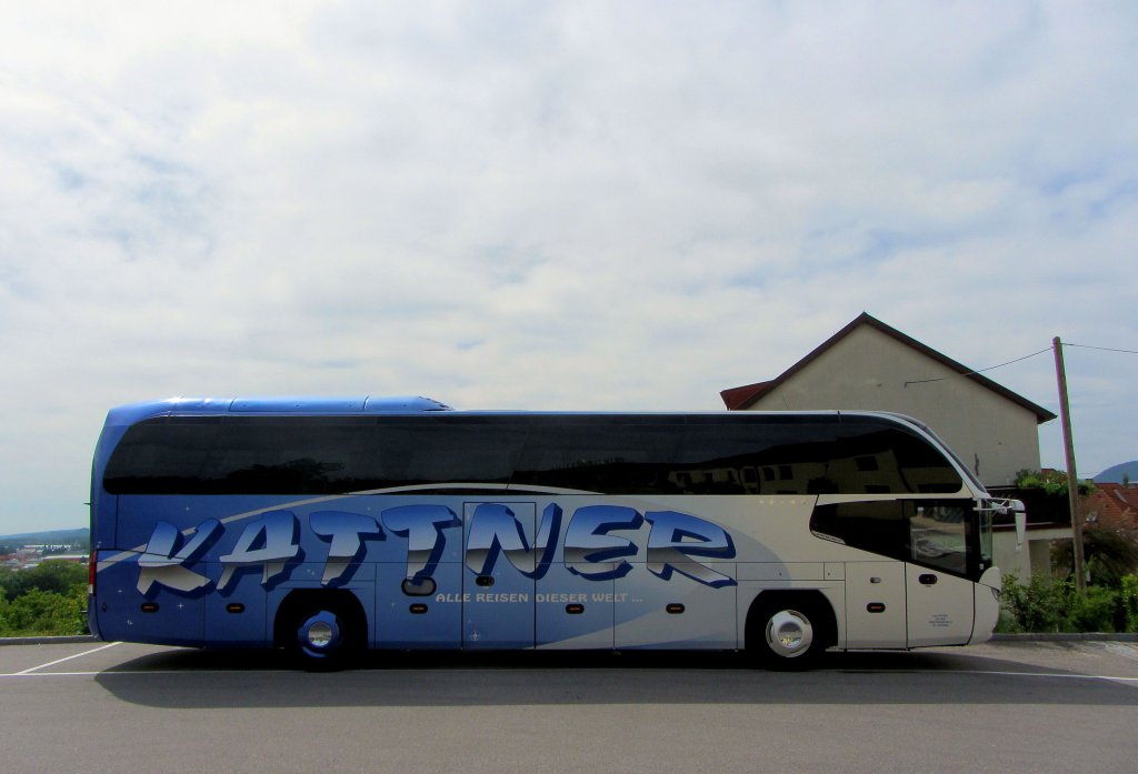 NEOPLAN CITYLINER von KATTNER BUSREISEN aus Niedersterreich am 16.5.2013 in Krems an der Donau.