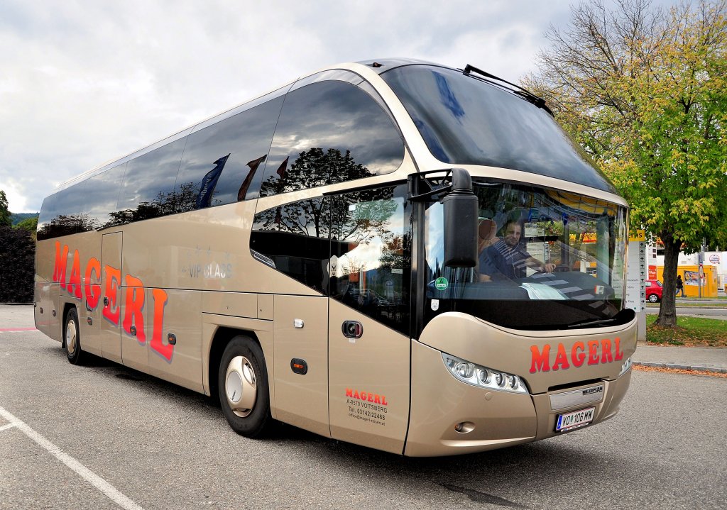 NEOPLAN CITYLINER von MAGERL Reisen aus sterreich am 22.9.2012 in Krems an der Donau.