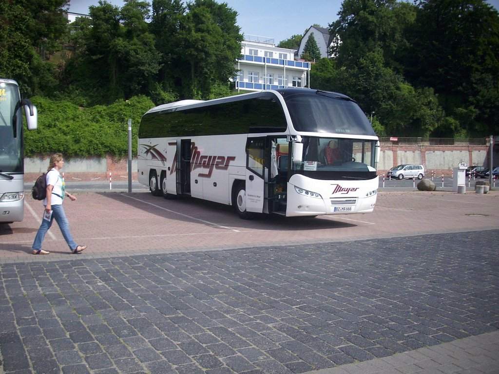 Neoplan Cityliner von Mayer aus Deutschland im Stadthafen Sassnitz.