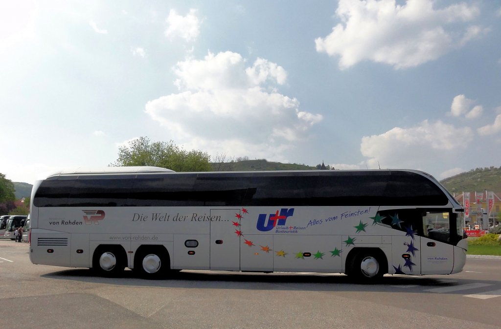 NEOPLAN CITYLINER vom Reisedienst von RAHDEN aus der BRD am 25. April 2013 in Krems an der Donau gesehen.