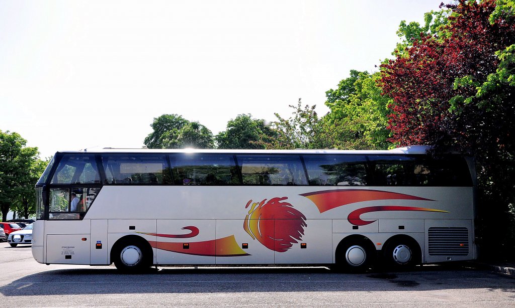 NEOPLAN CITYLINER von STOFFREGEN Reisen aus der BRD am 17.5.2013 in Krems an der Donau.