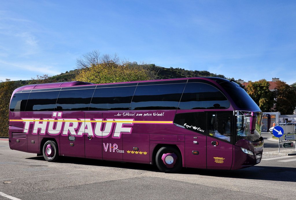 NEOPLAN CITYLINER von THRAUF Reisen aus der BRD am 25.9.2012 in Krems an der Donau gesehen. 