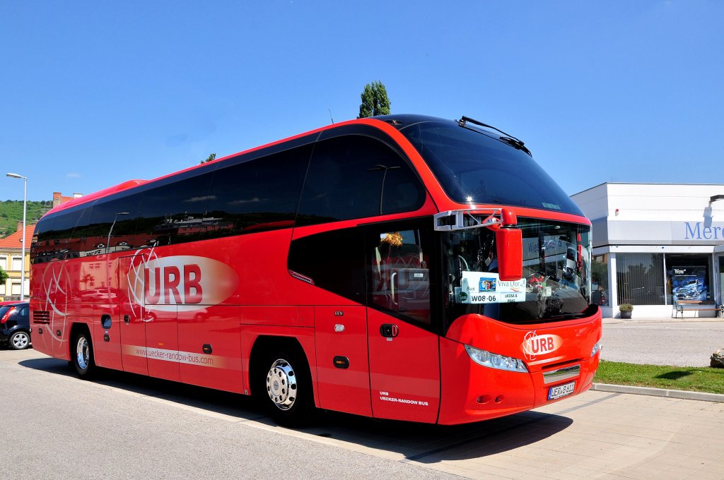 NEOPLAN CITYLINER von URB aus der BRD am 9.7.2013 in Krems an der Donau gesehen.