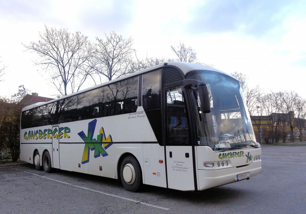 NEOPLAN N316 SHDL EUROLINER von GANSBERGER Reisen am 6.Dez. 2012 in Krems gesehen.