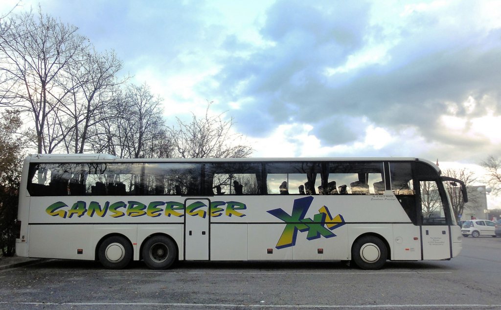 NEOPLAN N316 SHDL EUROLINER von GANSBERGER Reisen am 6.Dez. 2012 in Krems gesehen.