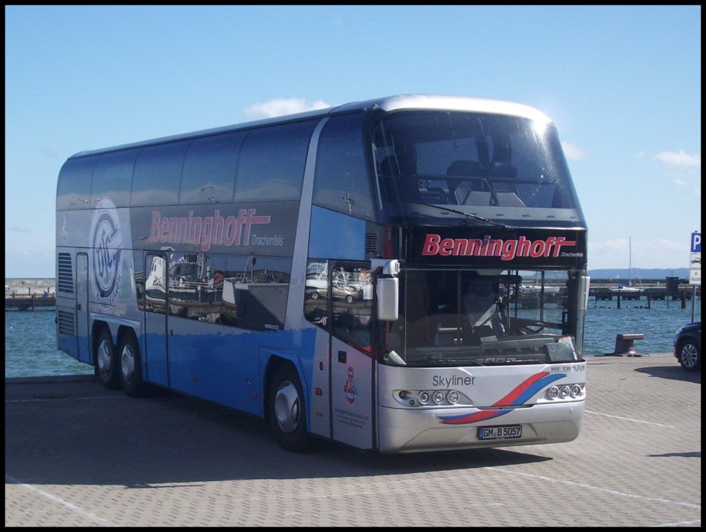 Neoplan Skyliner von Benninghoff aus Deutschland im Stadthafen Sassnitz.