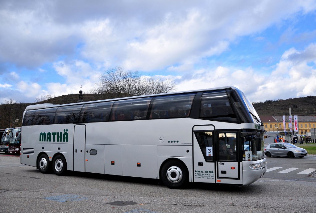 NEOPLAN SPACELINER von MATH Reisen aus sterreich im Oktober 2012 in Krems.