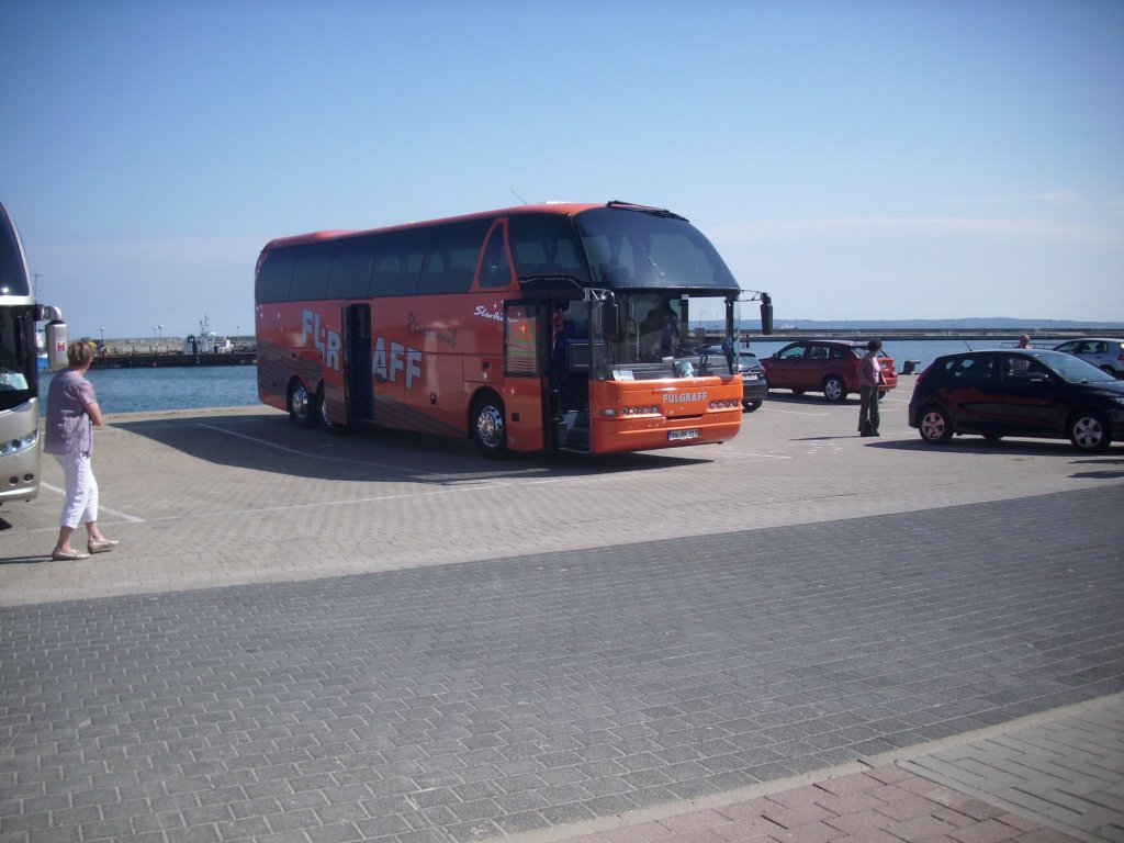 Neoplan Starliner von Fulgraff aus Deutschland im Stadthafen Sassnitz.