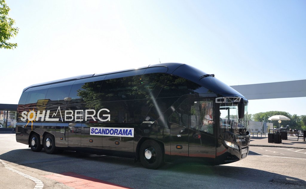 NEOPLAN STARLINER von SOHLBERG aus Schweden am 15.5.2013 in Krems an der Donau.