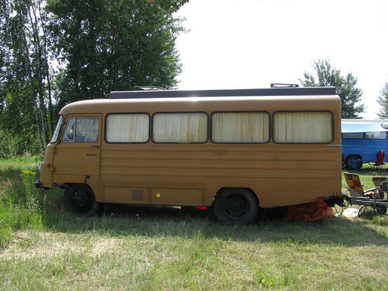 Omnibus ROBUR LD 3001 aus dem Kreis Jerichower Land (JL) beim 13. Perleberger Oldtimer- und Militrfahrzeugtreffen, Flugplatz Perleberg [10.07.2011] 