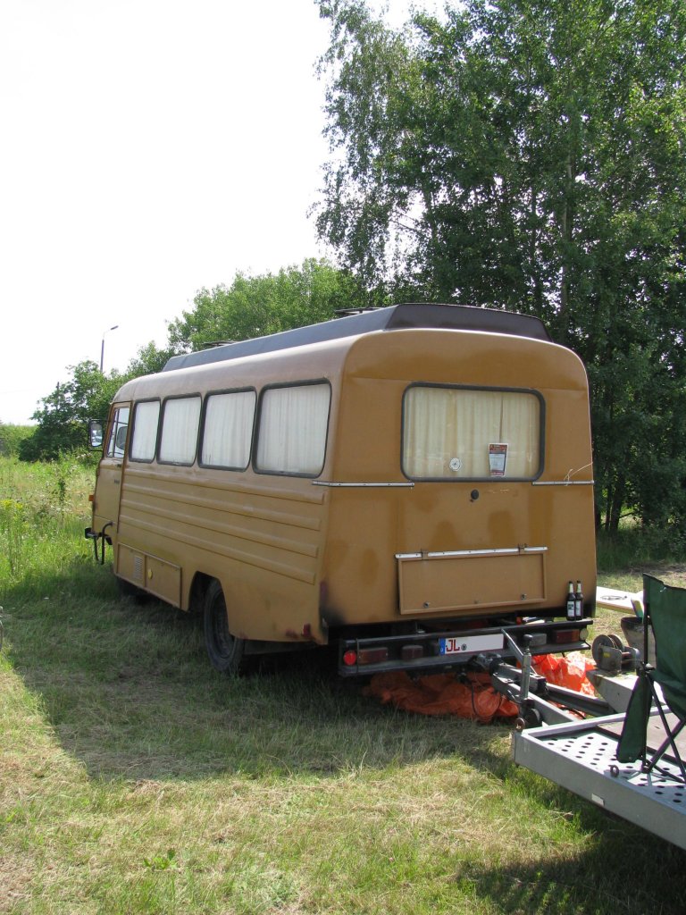 Omnibus ROBUR LD 3001 aus dem Kreis Jerichower Land (JL) beim 13. Perleberger Oldtimer- und Militrfahrzeugtreffen, Flugplatz Perleberg [10.07.2011]  