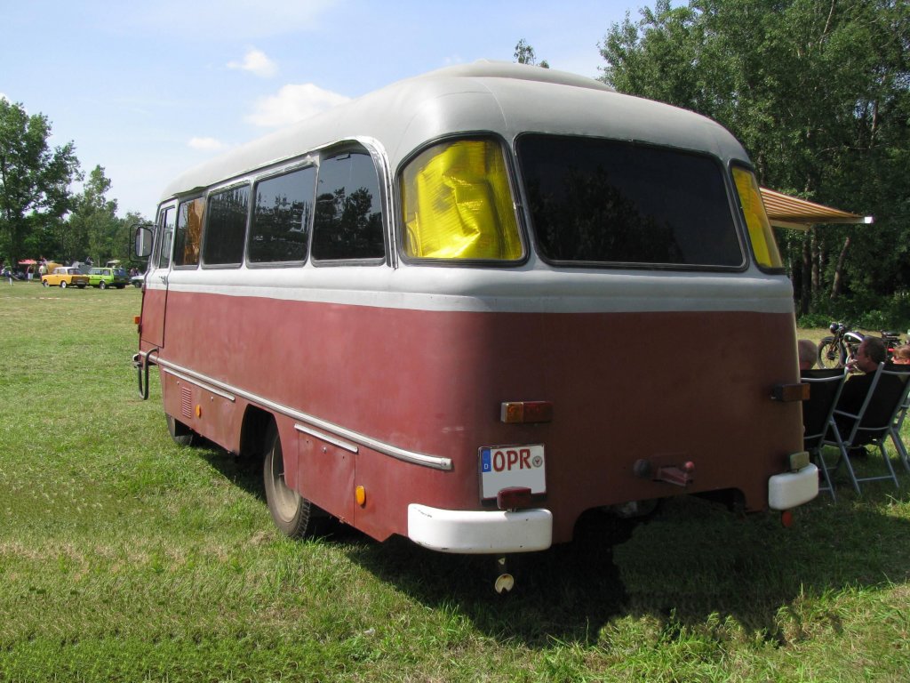 Omnibus ROBUR LO 3000 aus dem Landkreis Ostprigniz-Ruppin (OPR) beim 13. Perleberger Oldtimer- und Militrfahrzeugtreffen, Flugplatz Perleberg [10.07.2011]
