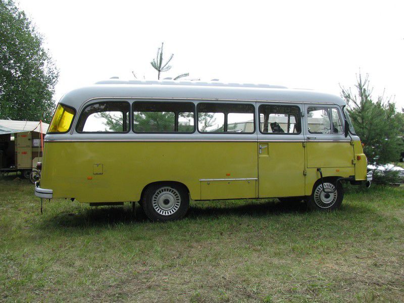 Omnibus Robur LO 3000 aus dem Landkreis Barnim (BAR) beim 11. Perleberger Oldtimer- und Militrfahrzeugtreffen, Flugplatz Perleberg [12.07.2009]
