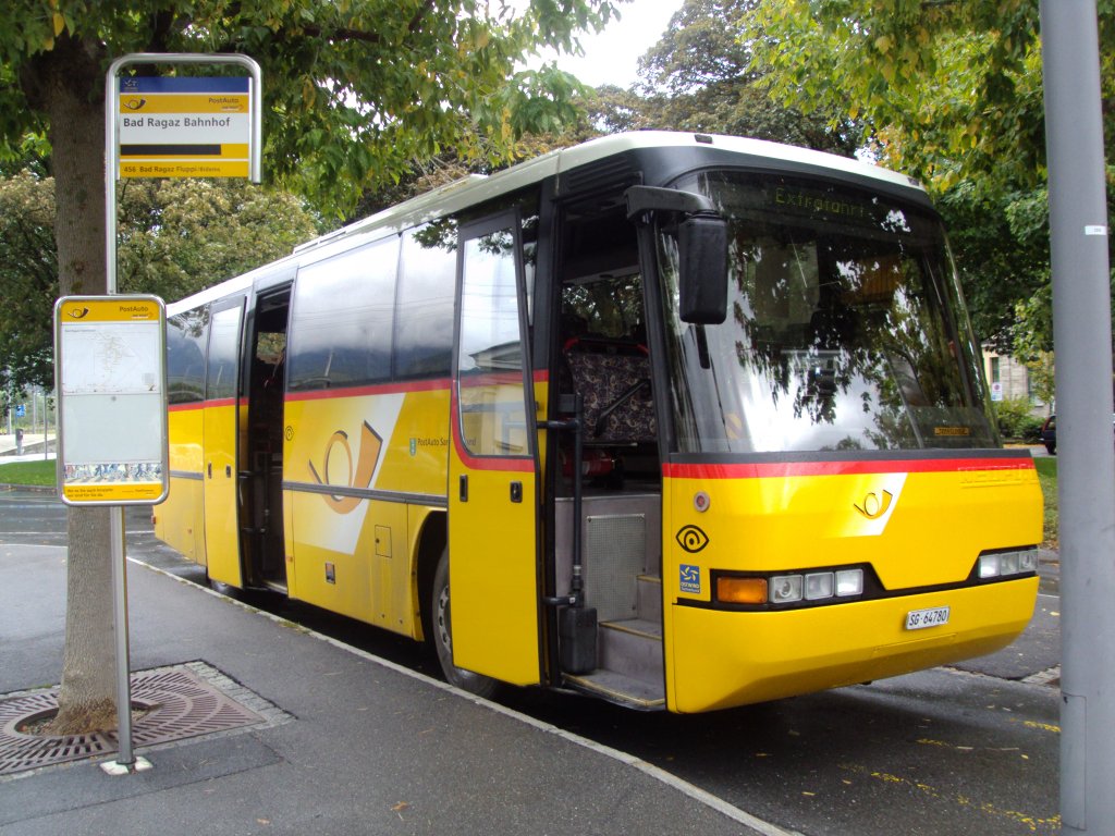 POSTAUTO-Neoplan am Bahnhof Bad Ragaz am 14.9.10 