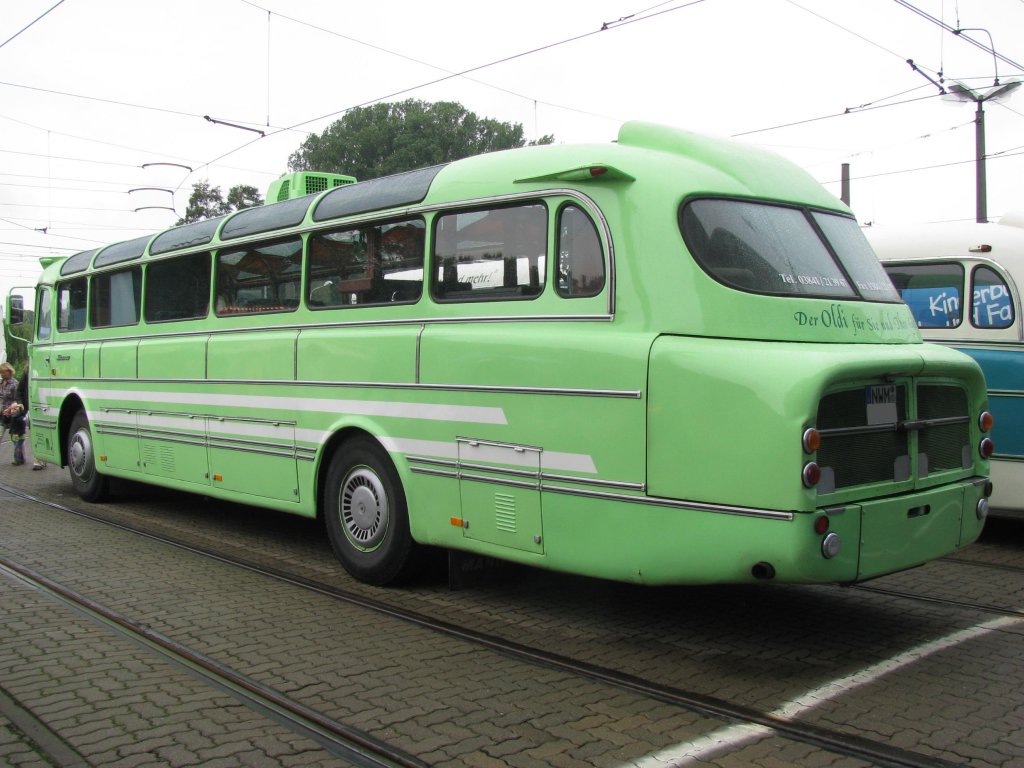 Reiseomnibus Ikarus 55 der  BusBetriebe Wismar  aus dem Landkreis Nordwestmecklenburg (NWM) anllich 130 Jahre Strba in Rostock [27.08.2011]