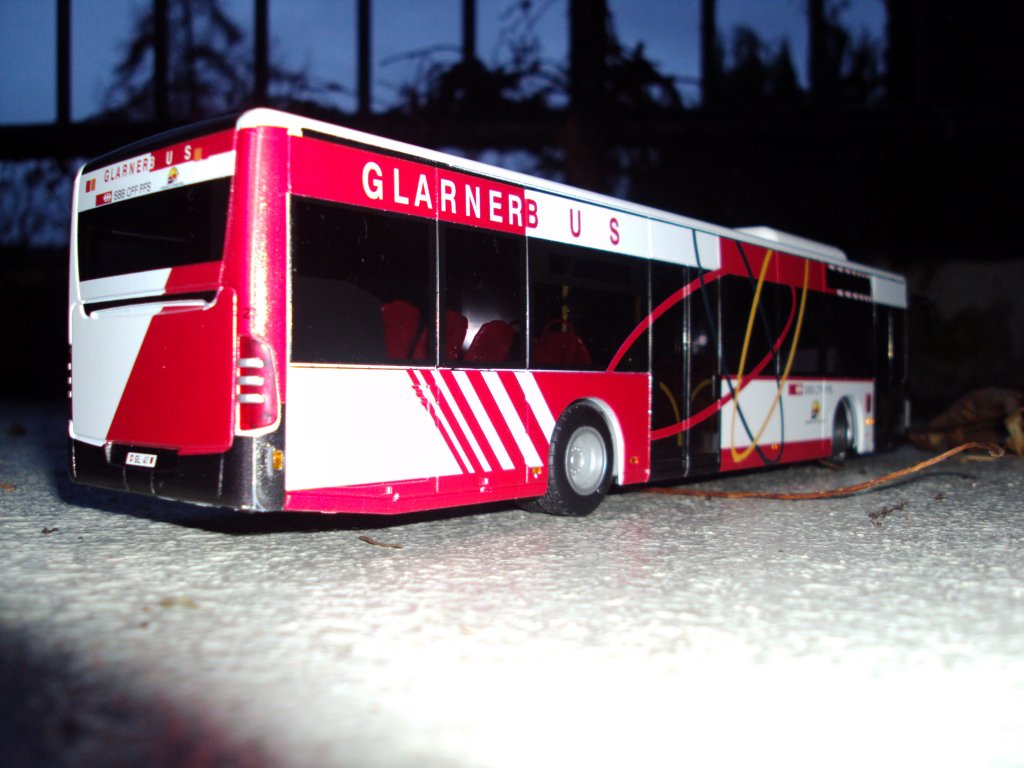 Rietze Modellbus 1:43 Glarnerbus Mercedes Citaro NR.27 von hinten am 28.11.12