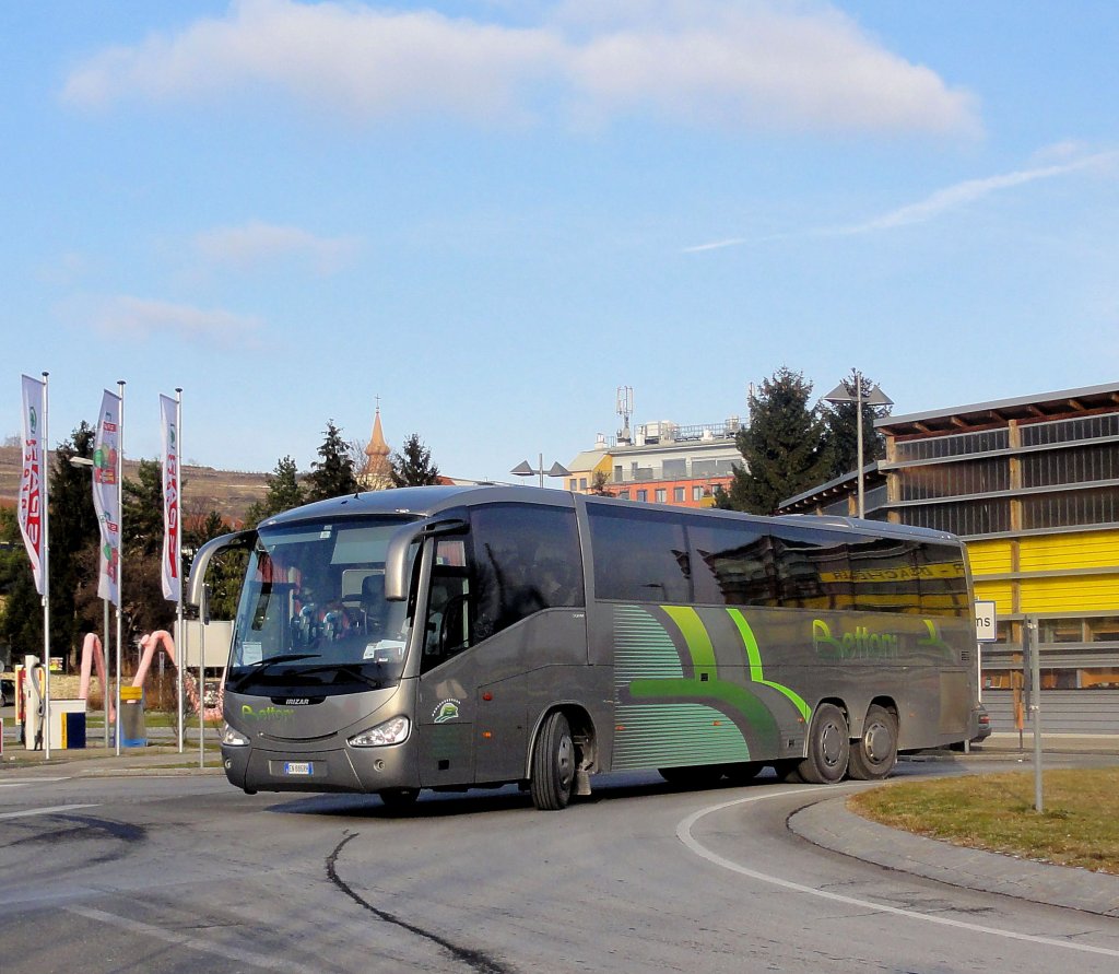 SCANIA IRIZAR von BETTONI aus Italien am 8.12.2012 in Krems gesehen.