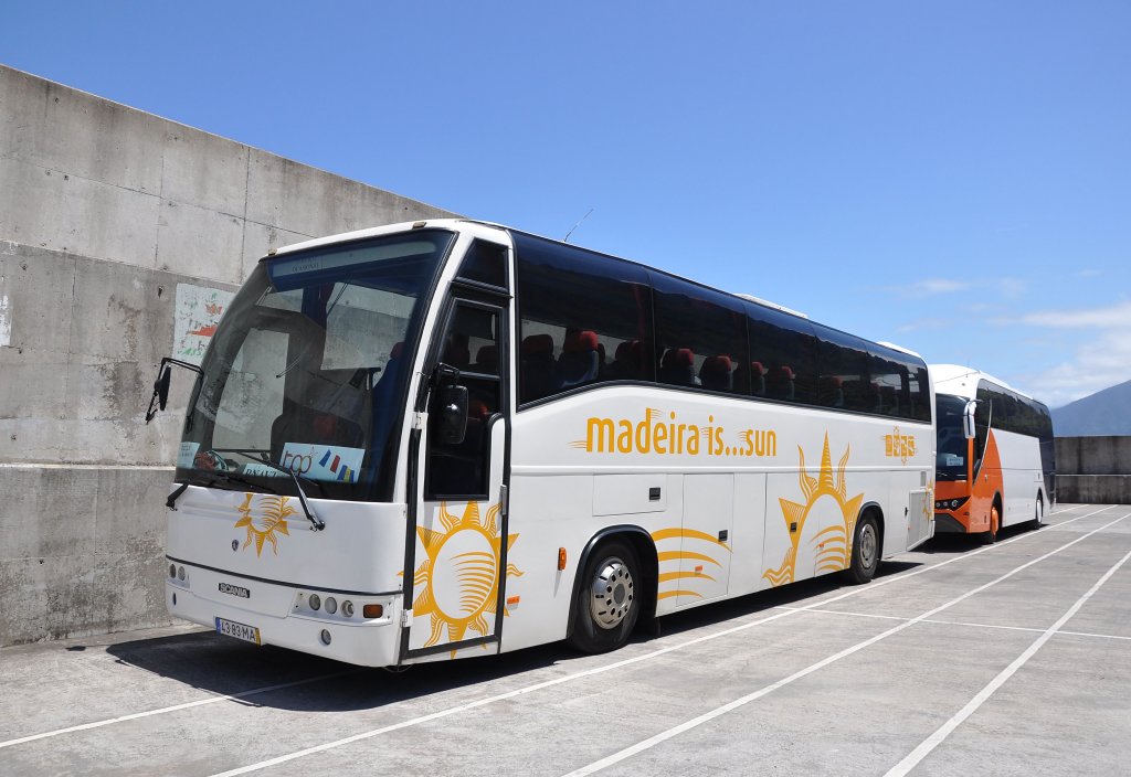 SCANIA Reisebus auf der Insel Madeira.Mai 2013.