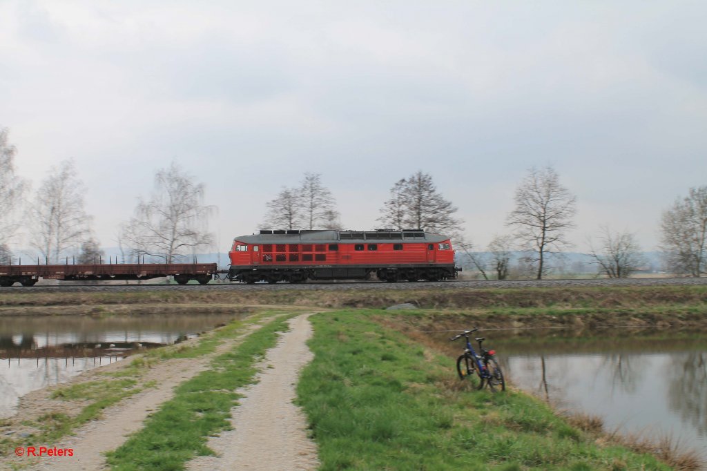 Seitenansicht von 233 176-7 mit umgeleiteten Gz von NN - Cheb s�dlich von Wiesau. 22.04.13