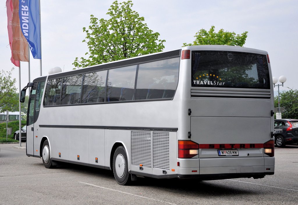 SETRA 315 HD aus Wien,unterwegs fr PHNIX Reisen am 28.4.2013 in Krems gesehen.