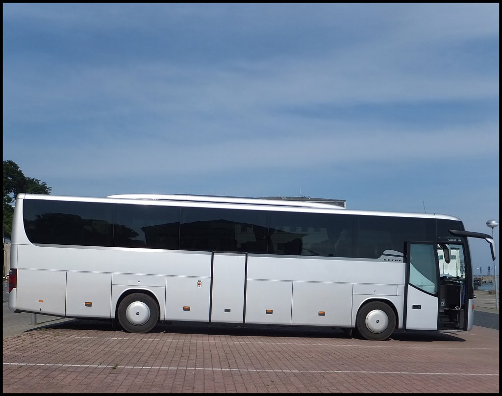 Setra 415 GT-HD aus Deutschland im Stadthafen Sassnitz.