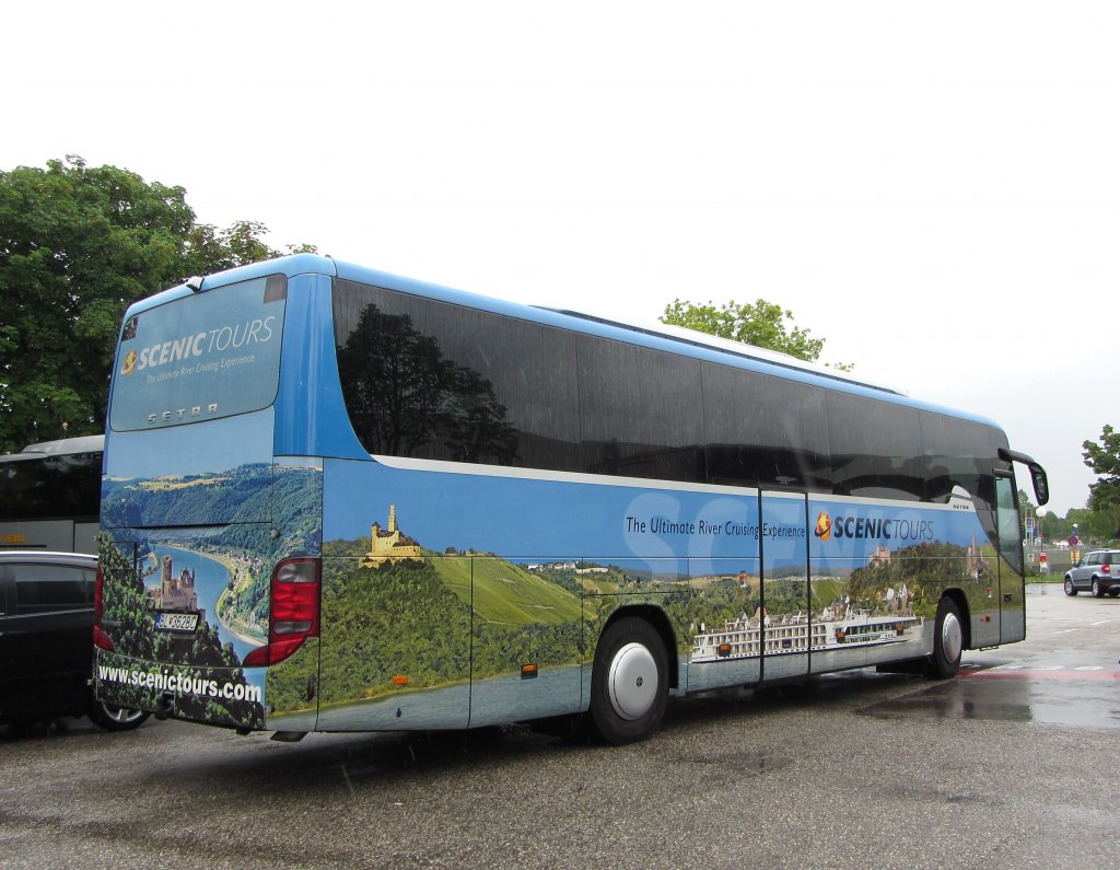 SETRA 415 GT-HD von BLAGUSS/Slowakei am 2.6.2013 in Krems an der Donau.