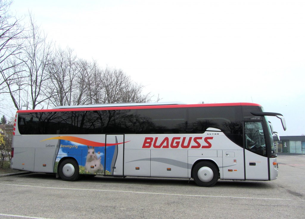 SETRA 415 GT-HD von BLAGUSS/Wien am 9.4.2013 in Krems an der Donau.