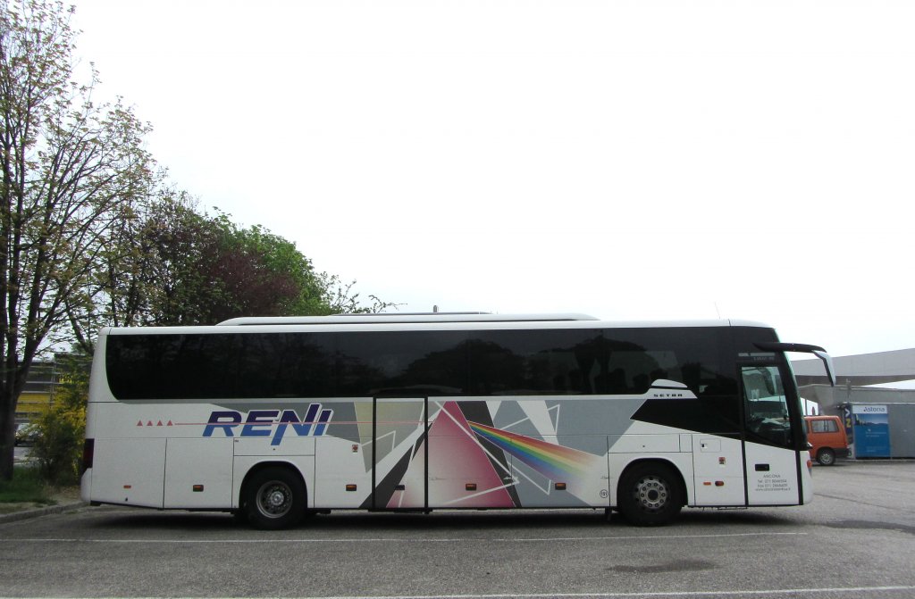 SETRA 415 GT-HD von RENI Reisen aus Italien am 29.4.2013 in Krems gesehen.