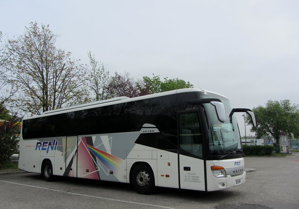 SETRA 415 GT-HD von RENI Reisen aus Italien am 29.4.2013 in Krems gesehen.