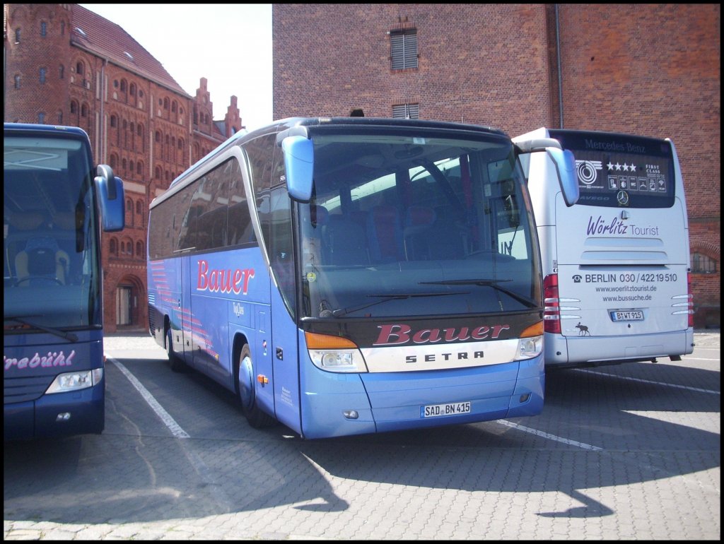 Setra 415 HD von Bauer aus Deutschland in Stralsund vor dem Ozeaneum.