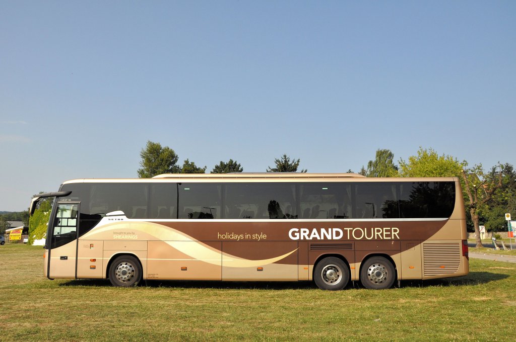 SETRA 416 GT-HD,rechts gesteuert,aus England am 13.7.2013 in Krems an der Donau.