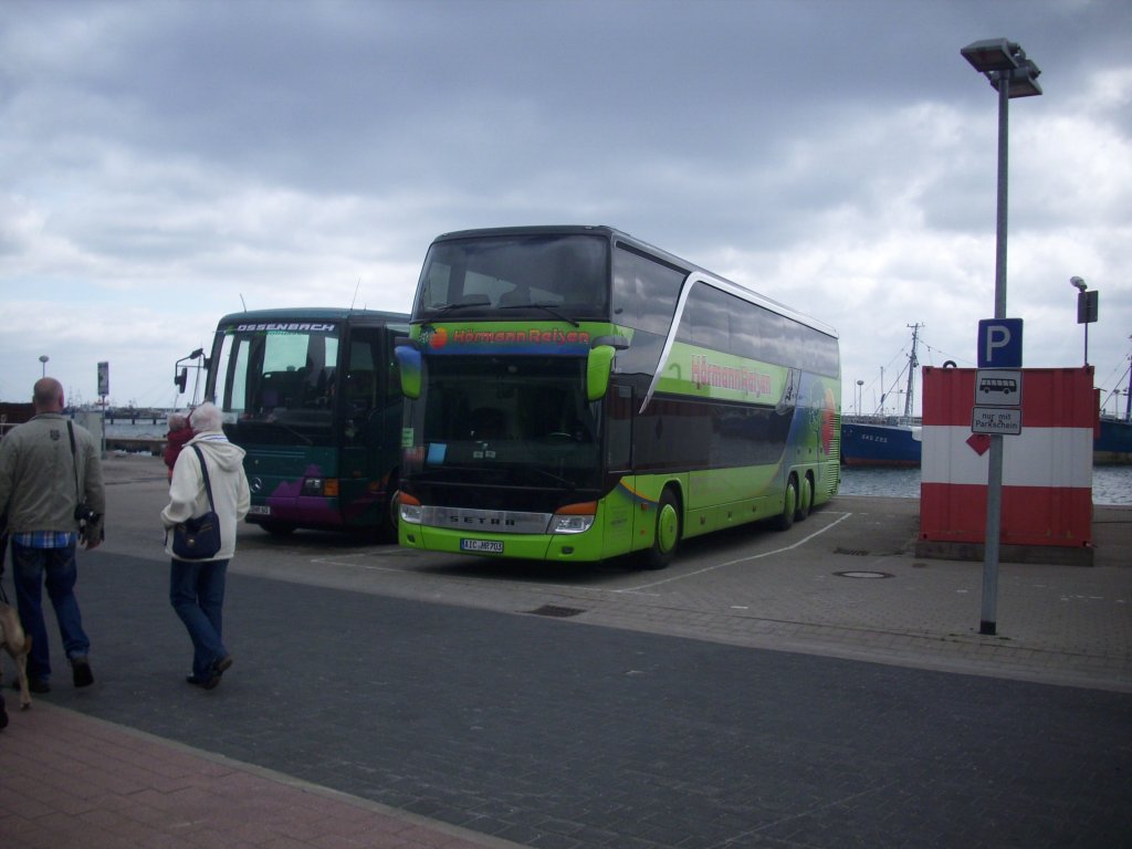 Setra 431 DT von Hrmann Reisen aus Deutschland im Stadthafen Sassnitz. 