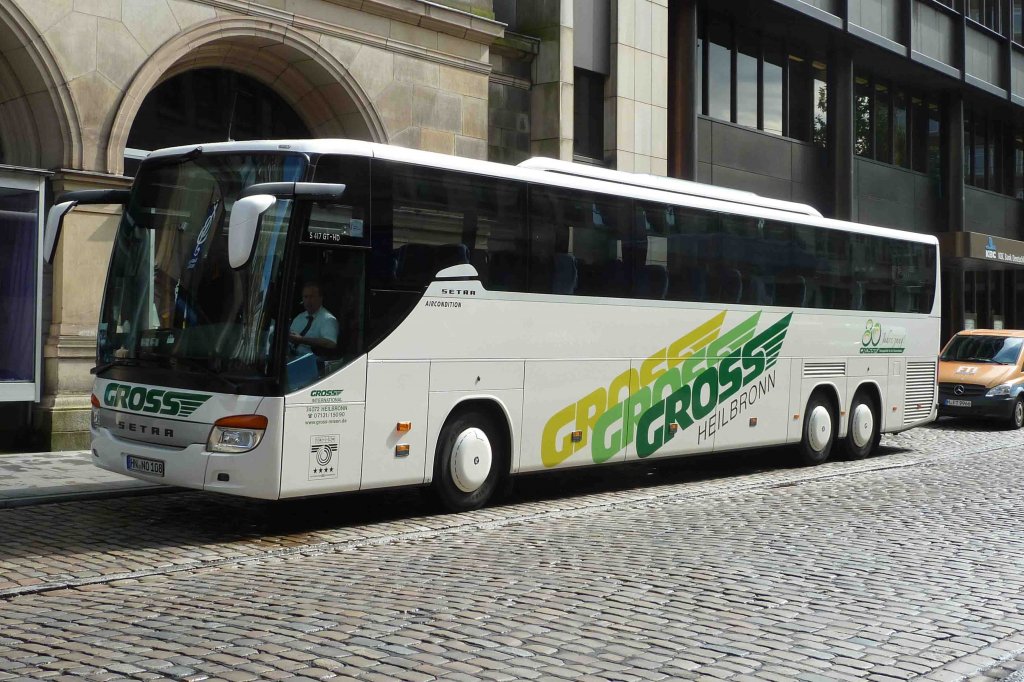 Setra von  GROSS  aus Heilbronn steht in Bremen, August 2012