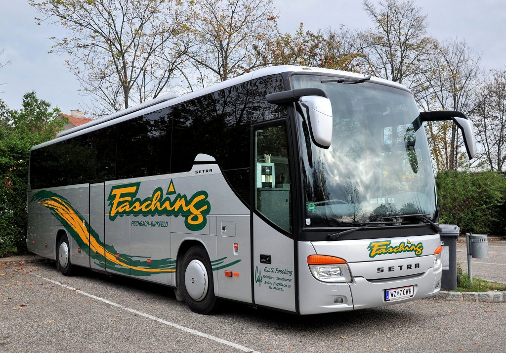 SETRA S 415 GT-HD vom Reisebro FASCHING aus sterreich am 9.10.2012 in Krems an der Donau.