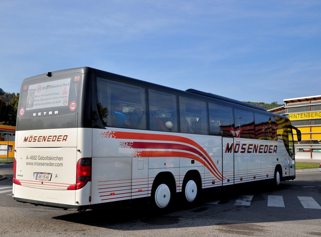 SETRA S 417 GT-HD von MSENEDER Reisen aus Obersterreich am 23.9.2012 in Krems an der Donau gesehen.