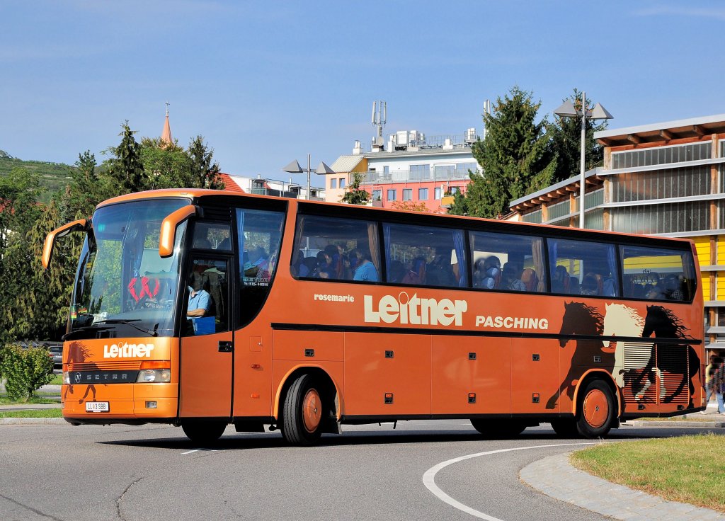 SETRA S315 HDH von LEITNER Reisen aus Obersterreich fhrt am 23.9.2012 durch Krems an der Donau.