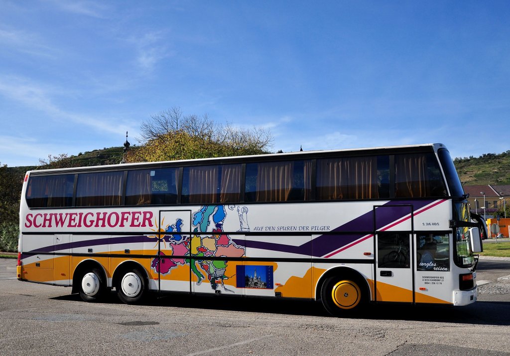 SETRA S316 HDS von SCHWEIGHOFER Reisen aus sterreich am 25.9.2012 in Krems an der Donau.