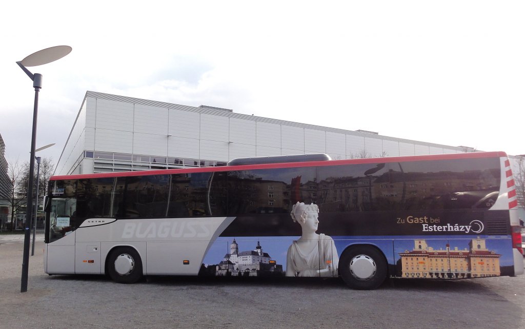 SETRA S415 von BLAGUSS Wien im Jnner 2013 gesehen. Wirbt fr Fahrten von Wien nach Eisenstadt/Hauptstadt vom Burgenland.