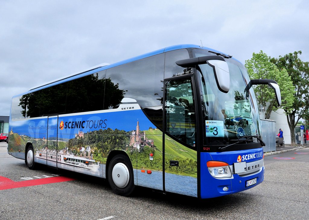 SETRA S415 GT-HD von SCENIC tours/Blaguss Slowakia am 2.6.2013 in Krems an der Donau.