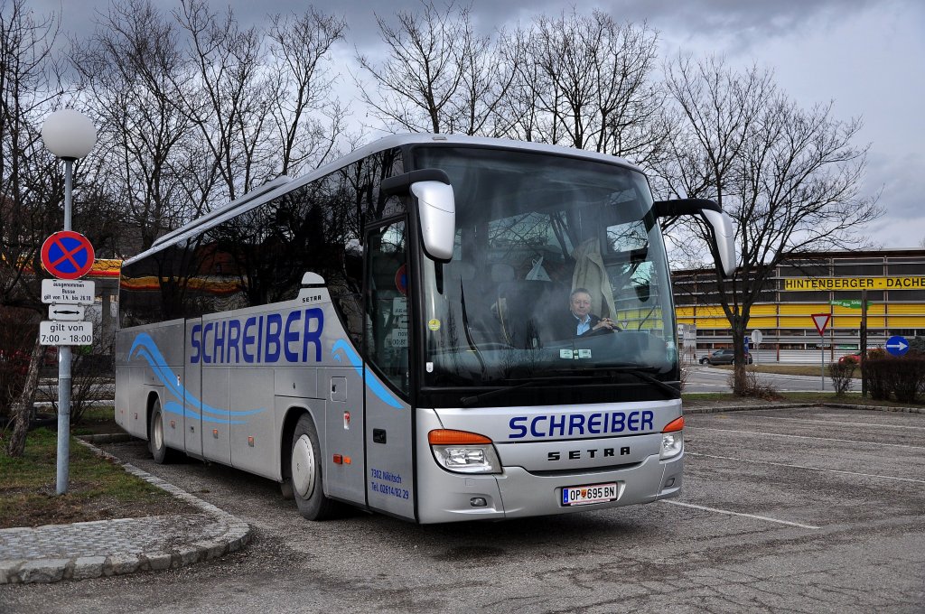 SETRA S415 GT-HD von SCHREIBER Reisen aus sterreich im Februar 2013 in Krems an der Donau gesehen.