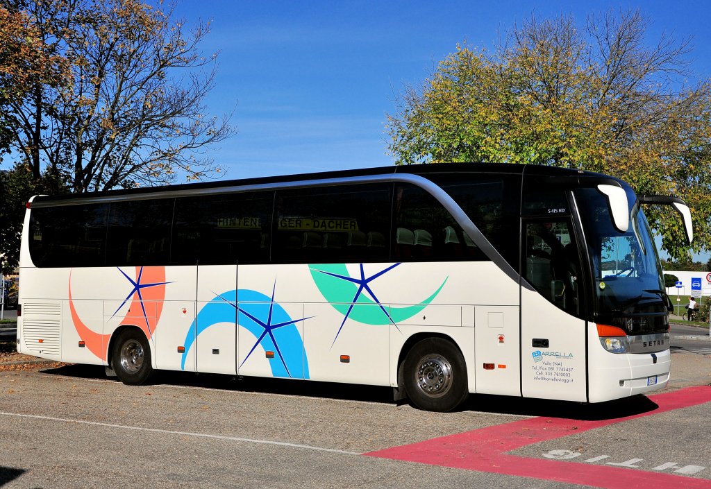 SETRA S415 HD von  BARRELLA  aus Italien am 25.9.2012 in Krems an der Donau gesehen.