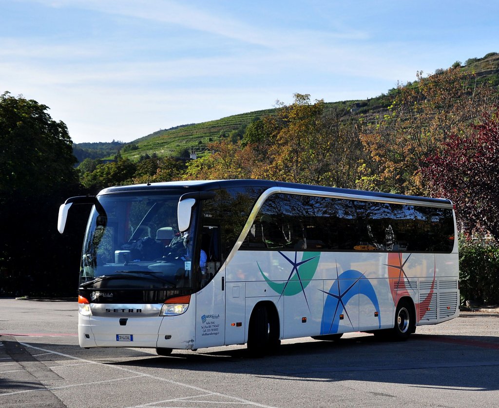 SETRA S415 HD von  BARRELLA  aus Italien am 25.9.2012 in Krems an der Donau gesehen.